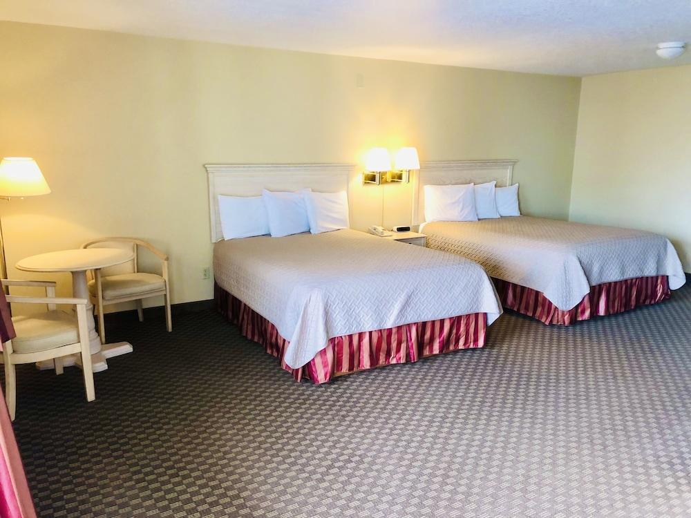 Court Plaza Inn & Suites Of Mackinaw Mackinaw Stadt Exterior foto
